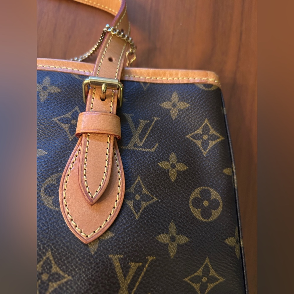 Louis Vuitton
Monogram Bucket Petit - Picture 7 of 13